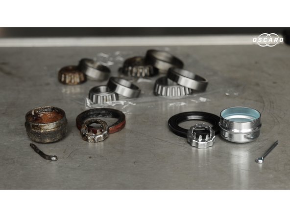 Comparez les anciennes et les pièces neuves pour vous assurez que celles-ci correspondent