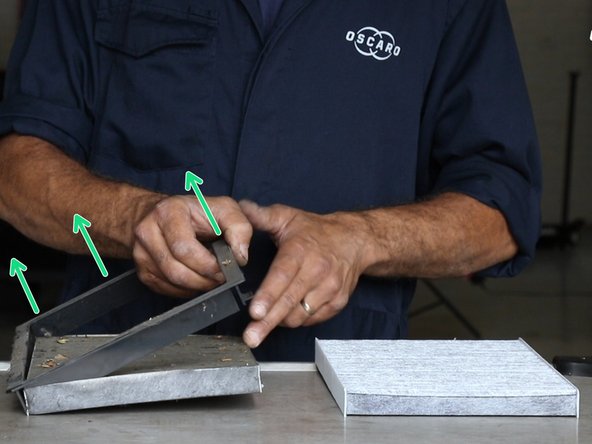 séparer le support du filtre d'habitacle