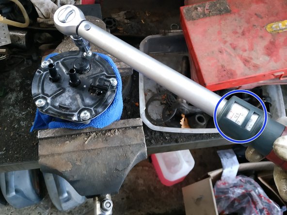 puis finir à la clé dynamométrique, couple de 11N.m