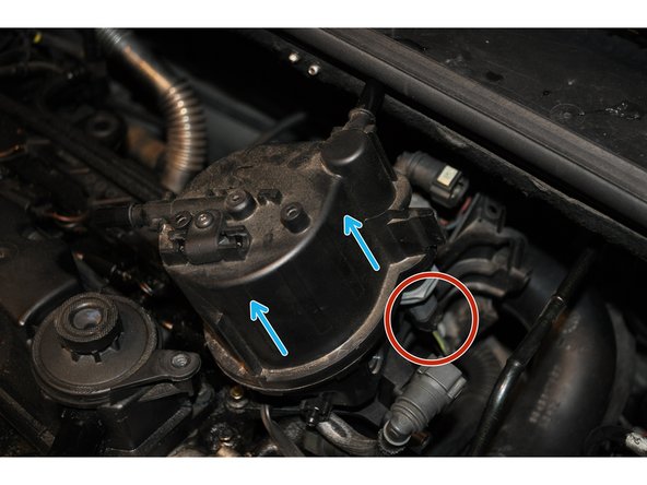 Dévisser la vis de maintient du filtre sur son support avec une clé torx T20