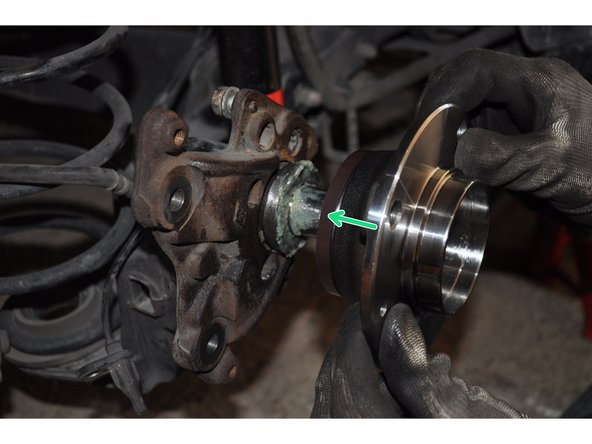 Nettoyer l'axe puis le graisser.