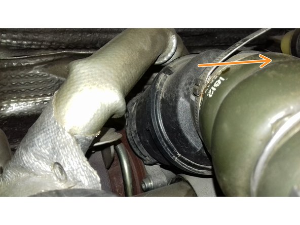 Tirer sur la durite d'air.