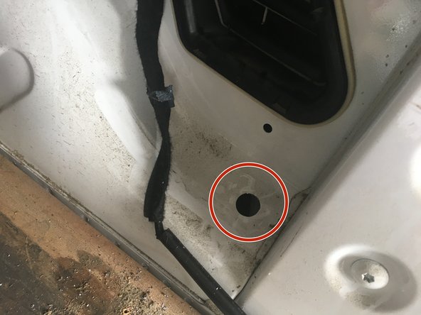 Percer un trou pour le passage du faisceau