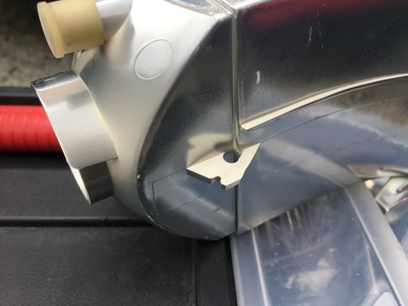 
Replace the fixing spring on the new light
