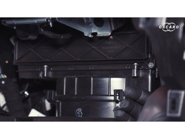 Vous avez maintenant accès à la boite du filtre habitacle