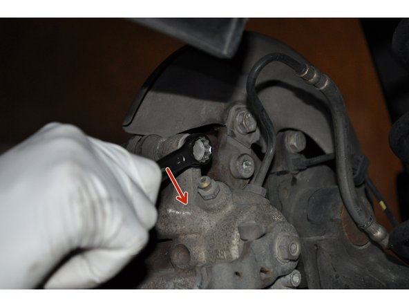 De la même manière déposer la seconde vis