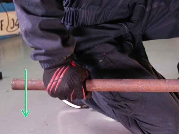 Pousser la barre vers le bas pour retirer le triangle de la fusée