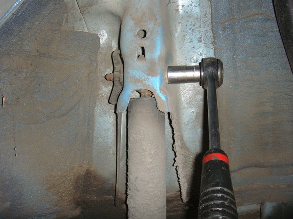 Pas besoin de retenir l'écrou c'est un prisonnier