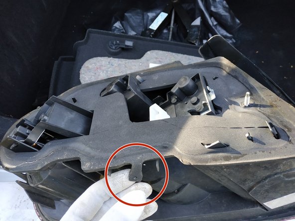 retirer le joint en mousse en commençant par le bas