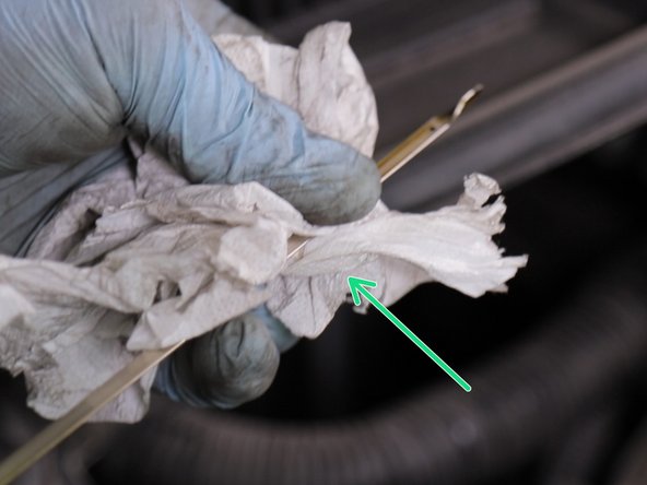 Essuyer la jauge d'huile