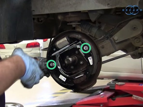 Repositionner les rivets ainsi que les ressorts