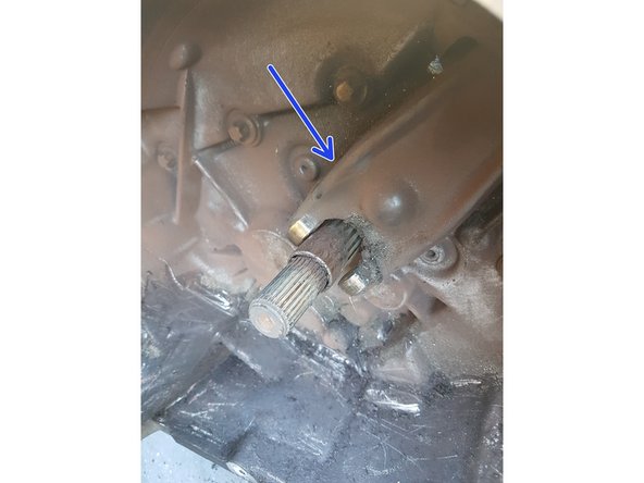 Enlever la fourchette, en bleu, que l'on remettra par la suite.