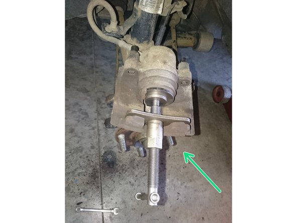 Il faut repousser le piston pour avoir l'espace nécessaire pour les nouvelles plaquettes.