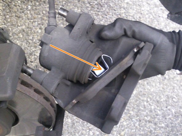 Retirer ensuite la plaquette intérieur légèrement dessus