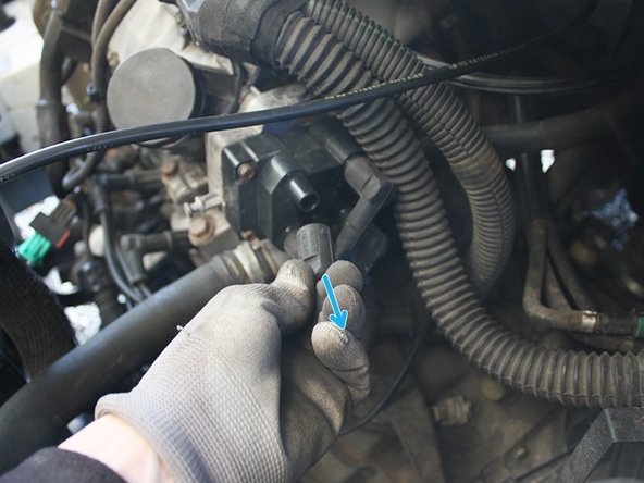 Sortir le fil du compartiment moteur.