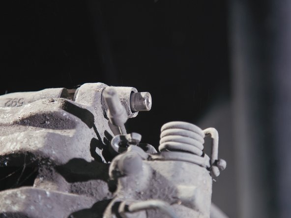 Répéter la même opération sur le haut de l'étrier