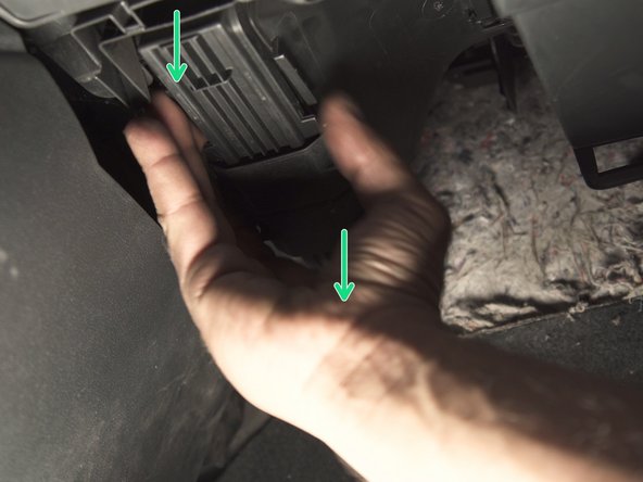 Retirer le couvercle en le tirant vers le bas