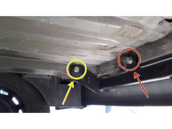 1 point sur la partie droite du châssis (toujours à l'arrière au niveau de l'emplacement de la roue de secours).
