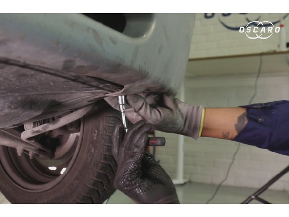 
Replace all screws and tighten them.
