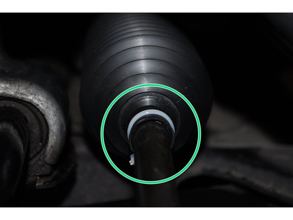 Mettre en place des colliers de serrage sur les deux extrémités du soufflet