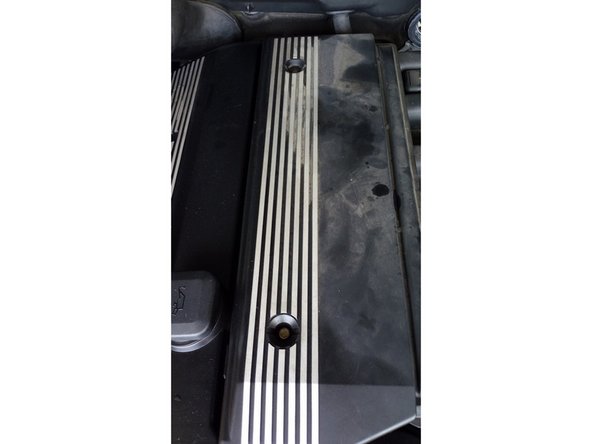 Retirer les vis puis le cache