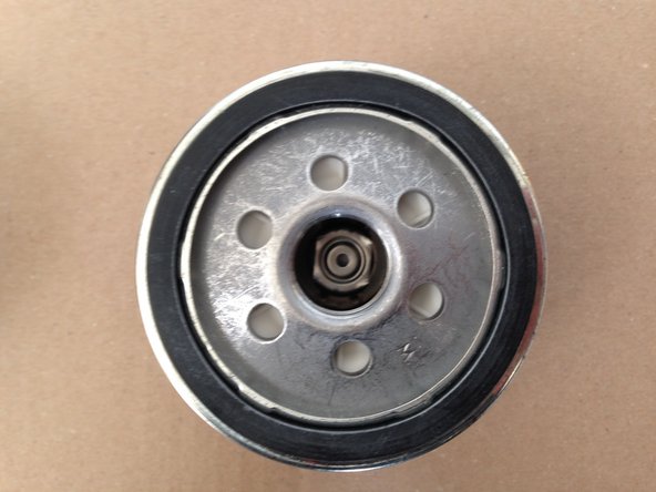 Vérifier que le nouveau filtre à huile correspond à l'ancien..