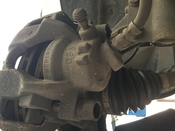 Retirer les deux caches de l'étrier