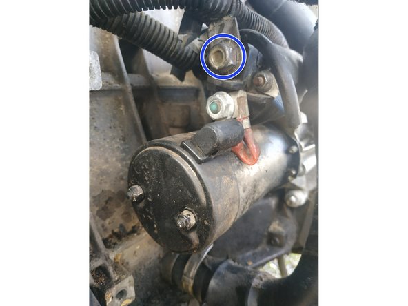 serrer l'écrou, clé de 13mm