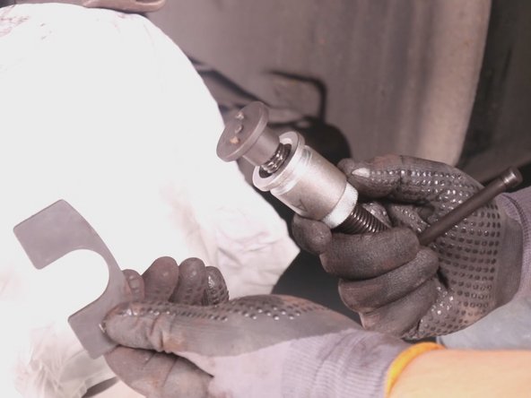 Retirez le repousse piston