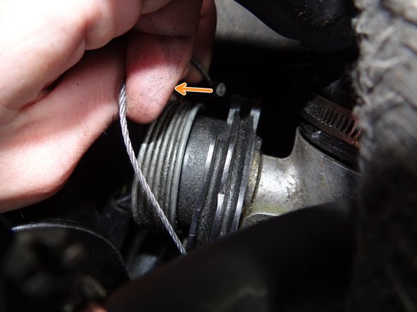 Vous pouvez maintenant retirer complètement le câble d'accélérateur