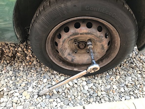 Enlever les cales et/ou chandelles puis descendre la voiture.