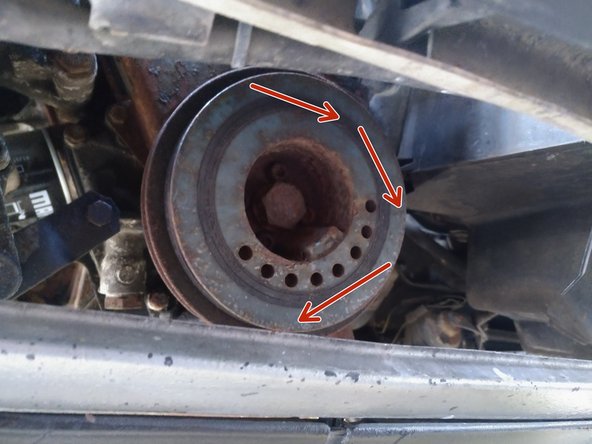 Leur tension se vérifie comme pour la courroie de distribution, ou en appuyant sur le brin le plus long et vérifier que la courroie se déplace au maximum d'1cm