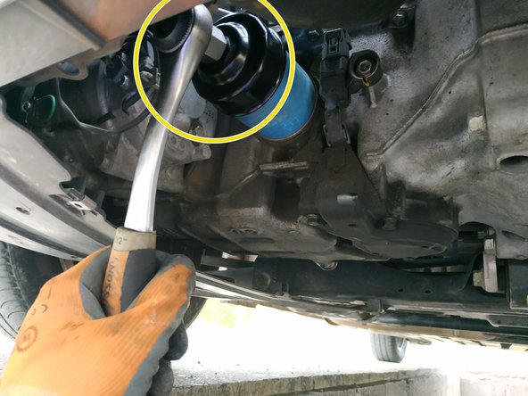 débloquer le filtre à l'aide de la cloche et de la clé à cliquet