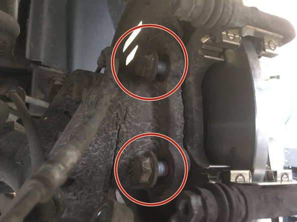 Viser les deux vis de 18 à l'aide du cliquet