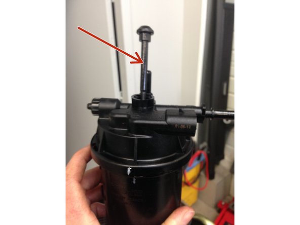 Revisser la vis de T35 du bloc carburant