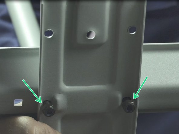 Serrer les deux écrous