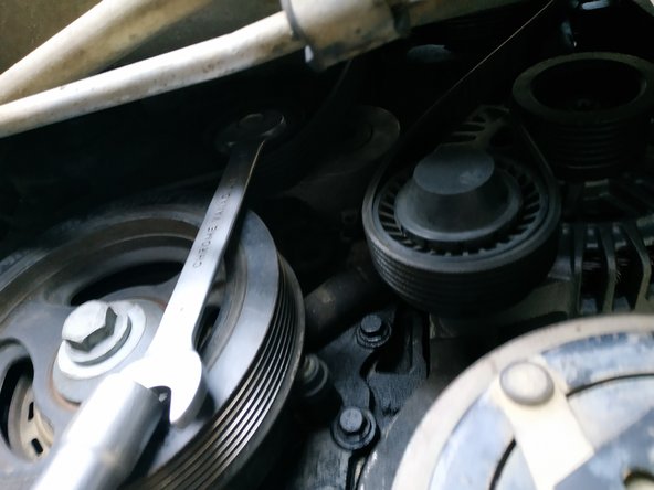 retirer la goupille du tendeur pour armer celui-ci