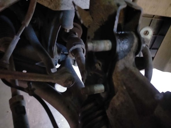 Moi j'utilise une clé à choc avec une douille de 18.