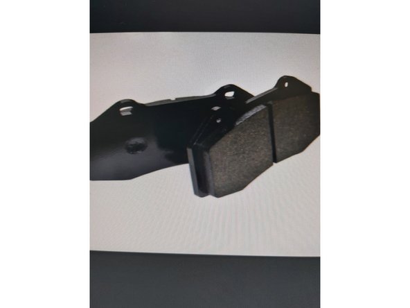 Séparer les plaquettes de freins. Servez -vous d'un grand tournevis plat ou d'un pied-de-biche.