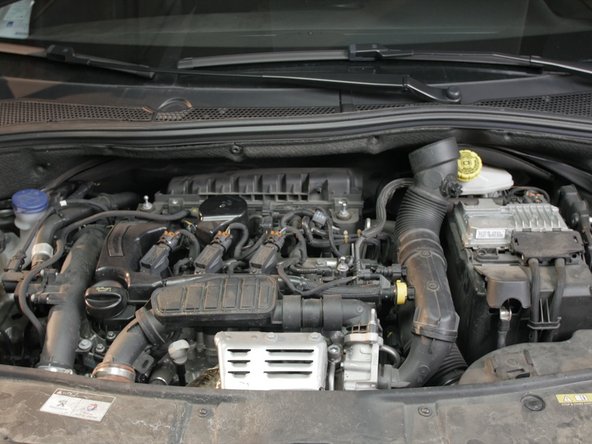 Déboîter la durite de la boite à air en tirent dessus