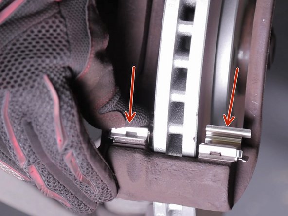 Positionner les glissières en appuyant dessus