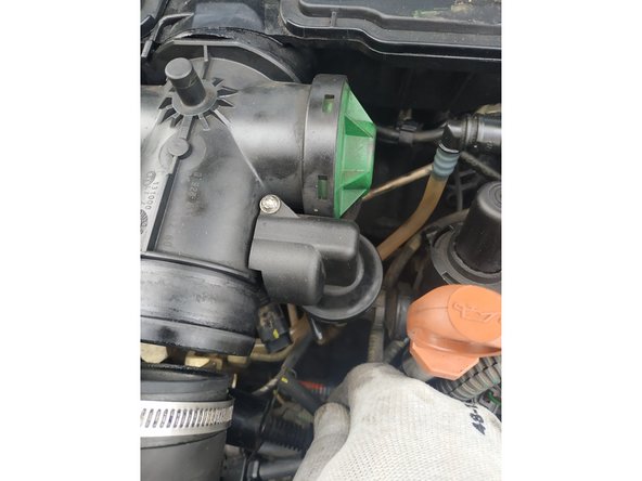 débrancher le tuyau de vide de la vanne EGR