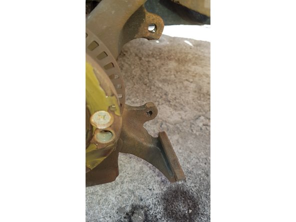 Puis pulvérisez de l'anti-bruits afin d'éviter les sifflements au freinage.