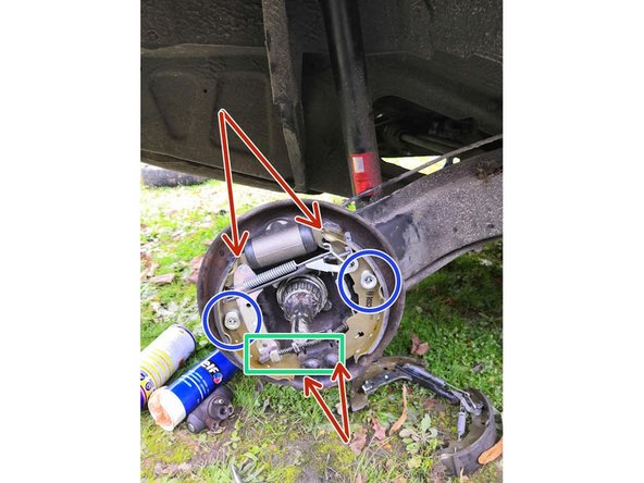 utiliser la graisse fournie et en déposer sur les 6 points d'appuis des garnitures dans le tambour