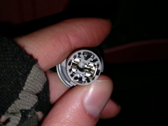 Mettre l'ampoule à LED dans le culot