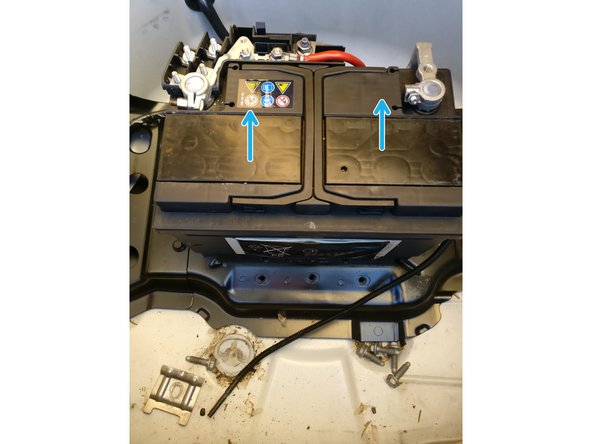 Revisser la cosse + de la nouvelle batterie en 1er puis la -