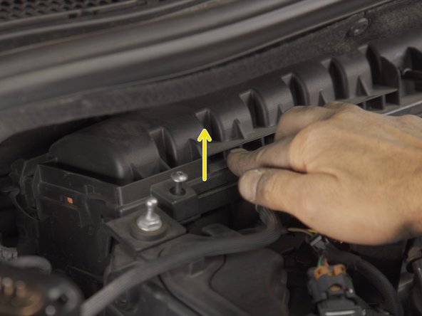 Soulever le couvercle de la boite à air