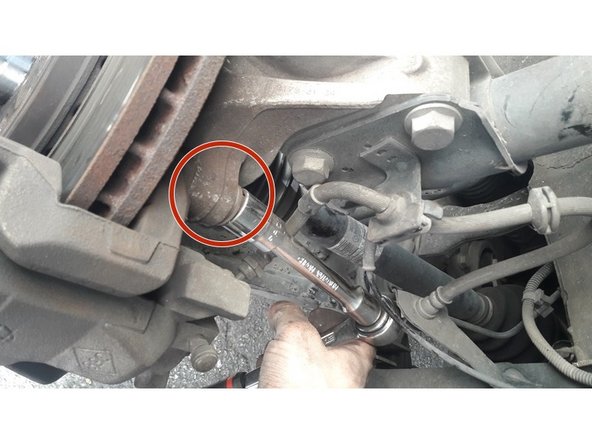 Dévisser les 2 vis de 'étrier de frein (douille de 18mm)