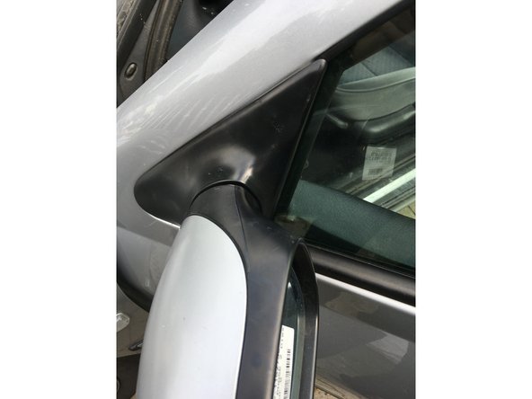 Remettez en place le rétroviseur