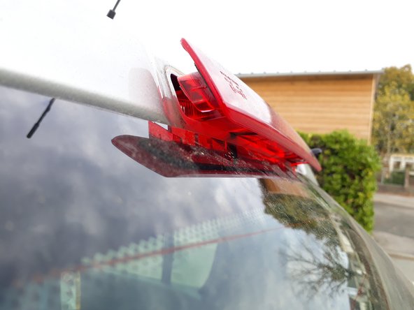 Faire de même de chaque côté.